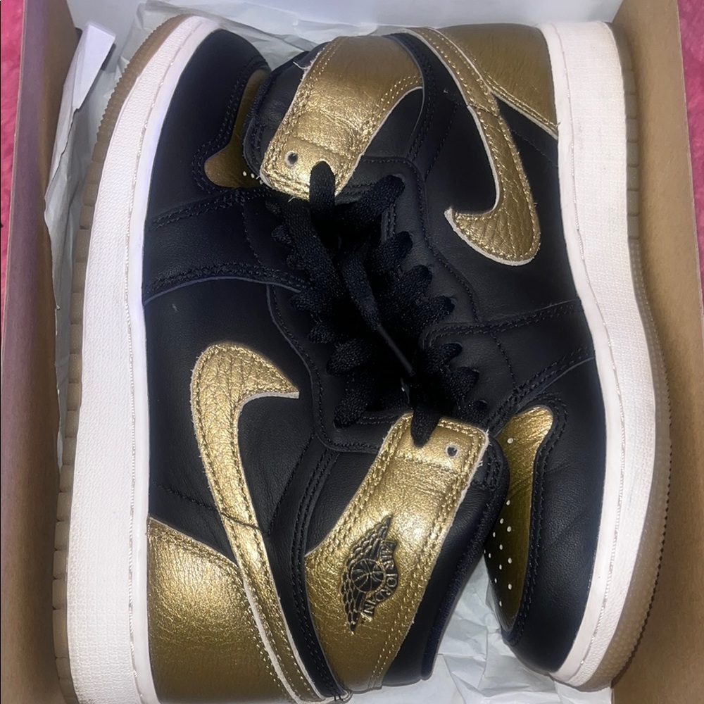 Jordan 1 high, worn.
